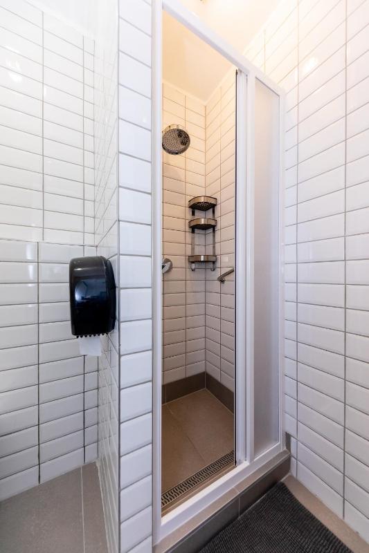 Triple Room with Private Bathroom image 2
