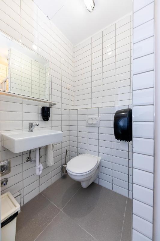 Triple Room with Private Bathroom image 4