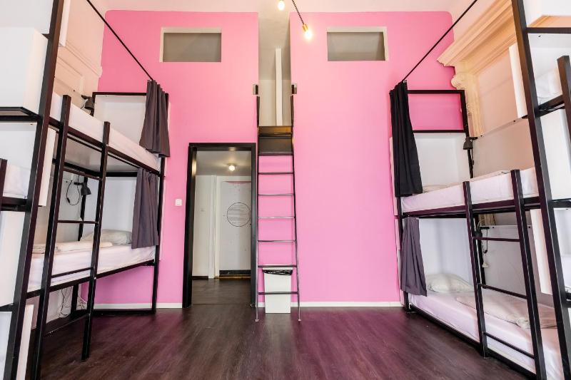 Bed in 10-Bed Dormitory Room with Private Bathroom image 3