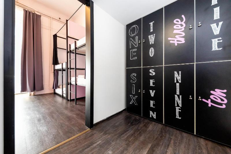 Bed in 10-Bed Dormitory Room with Private Bathroom image 4