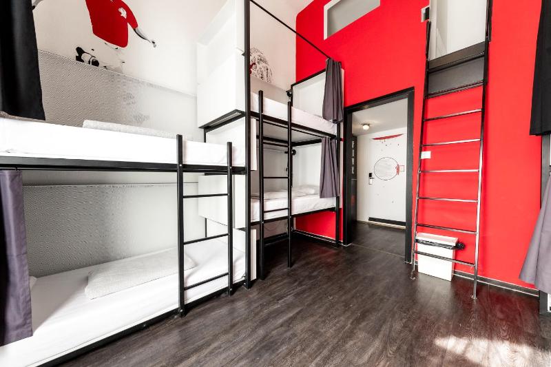 Bed in 10-Bed Dormitory Room with Private Bathroom image 1