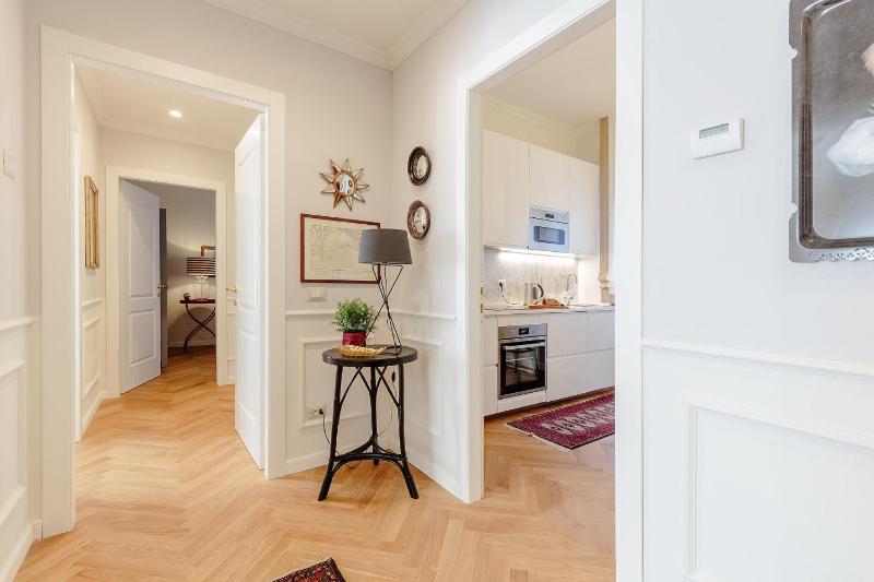 Graziella LUXURY APARTMENT 2 bedrooms Terrace and Private Parking downtown Lucca - image 7