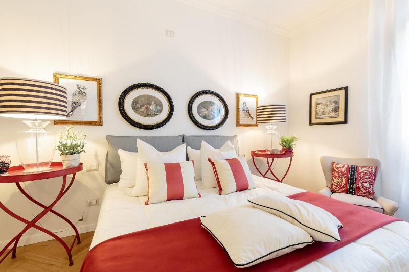 Graziella LUXURY APARTMENT 2 bedrooms Terrace and Private Parking downtown Lucca - image 13