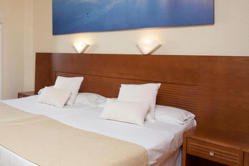 Standard Double Room (2 Adults + 1 Child) image 3