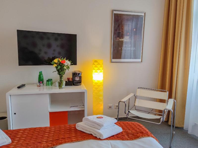 Deluxe Double Room image 3