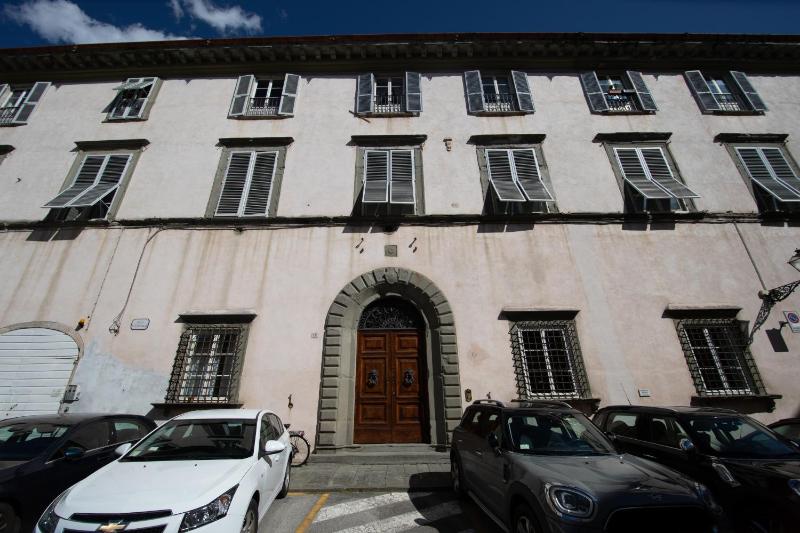Venus Luxury Apartment in Center Town - image 17