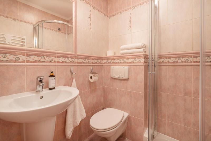 Double Room image 3