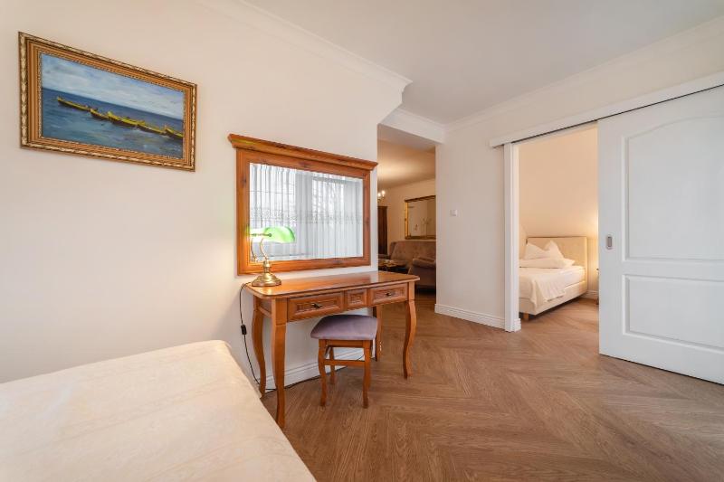 One-Bedroom Apartment image 4