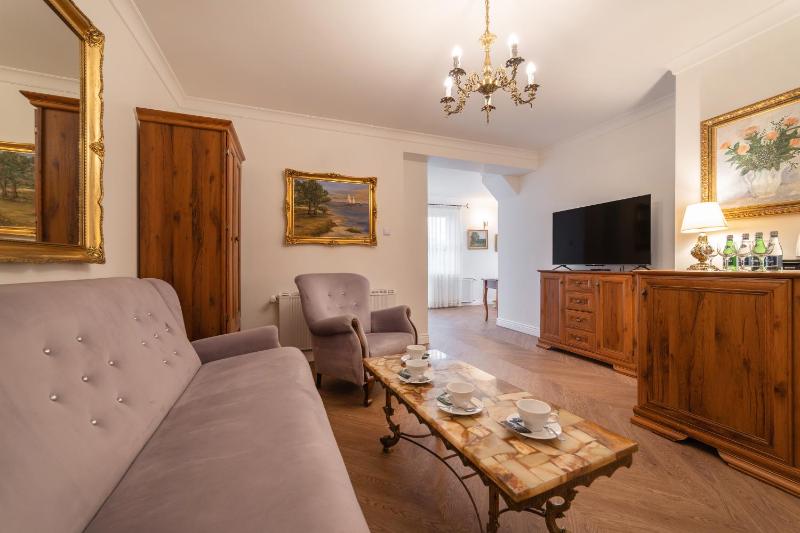 One-Bedroom Apartment image 3