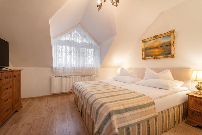 Double Room image 3