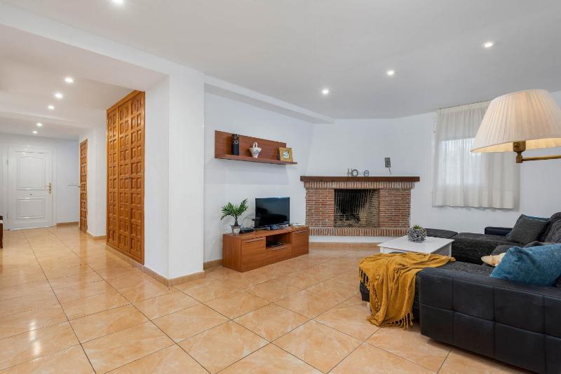Villa Caleta - PlusHolidays - image 15