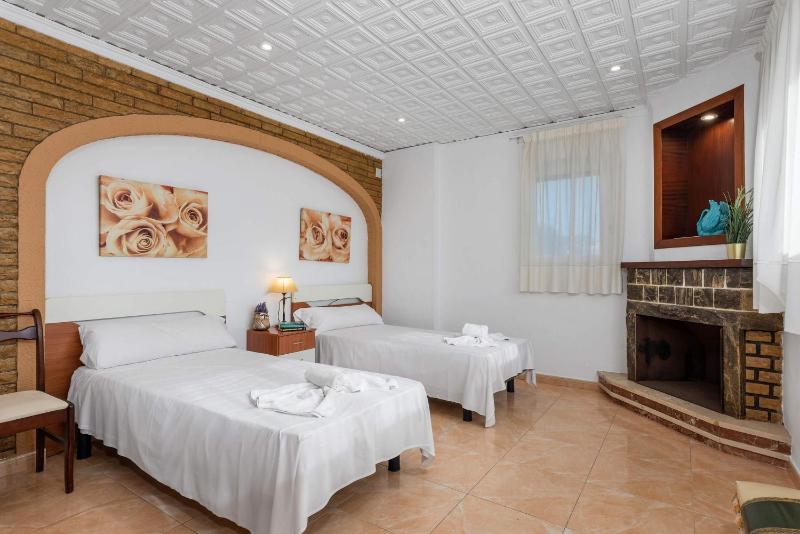 Villa Caleta - PlusHolidays - image 2
