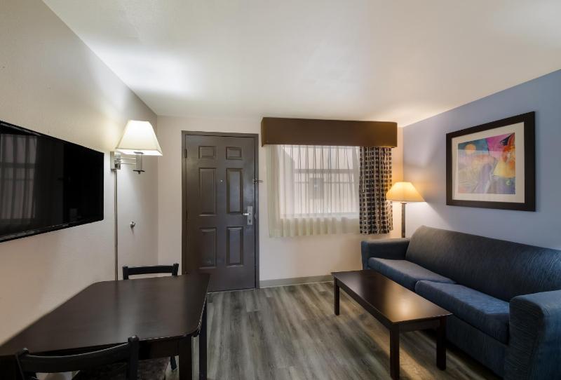 Queen Suite with Two Queen Beds and Sofa Bed image 3