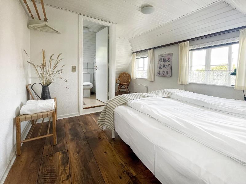 Double or Twin Room with Private Bathroom image 1