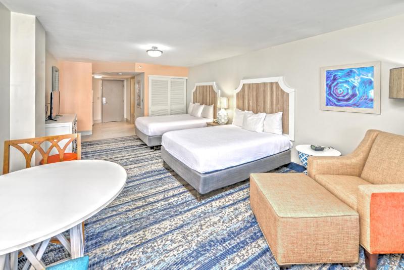 Queen Room with Two Queen Beds and Kitchen - Ocean Front image 3