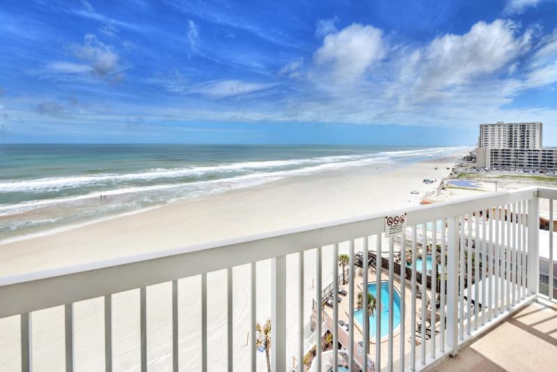 Deluxe Double Room with Balcony and Sea View image 2
