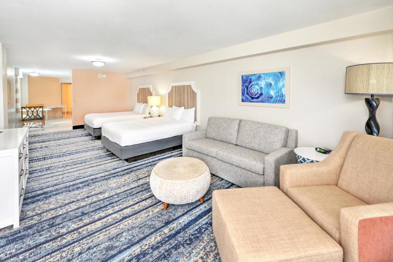 Deluxe Double Room with Balcony and Sea View image 3