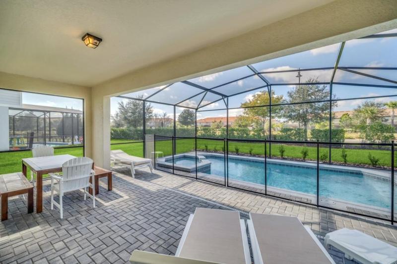 5 Bedroom Resort 5 bath Pool Home With Spa! villa - image 15