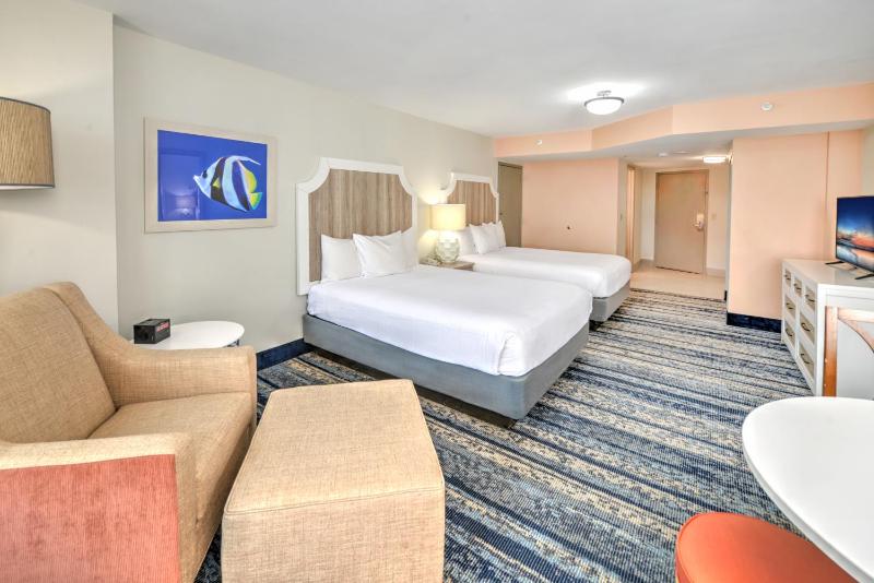 Queen Room with Two Queen Beds - Ocean View image 3