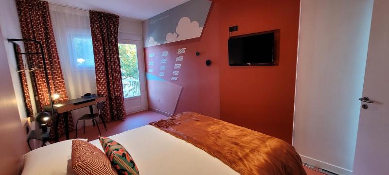 Double Room with Balcony image 1