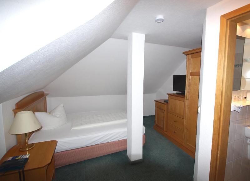 Small Double Room image 2
