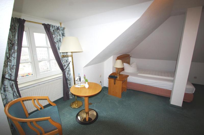 Small Double Room image 3