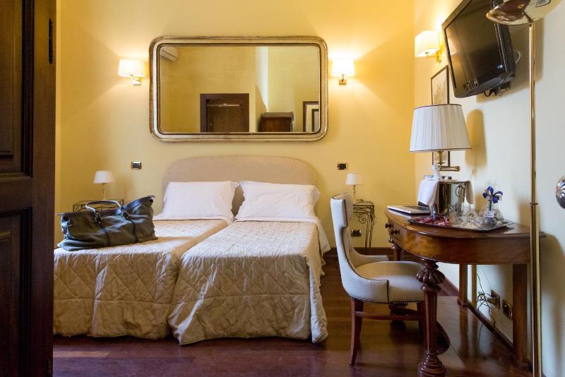 Standard Double Room with Hydromassage Shower image 2