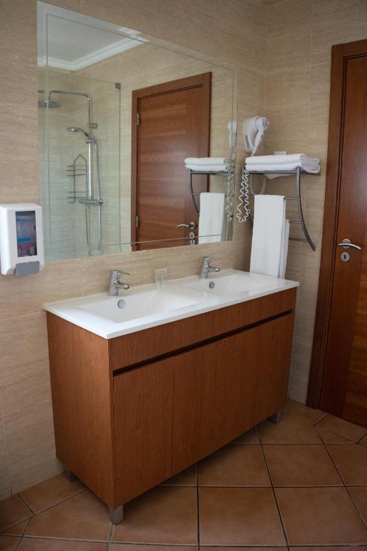 Double Room image 4