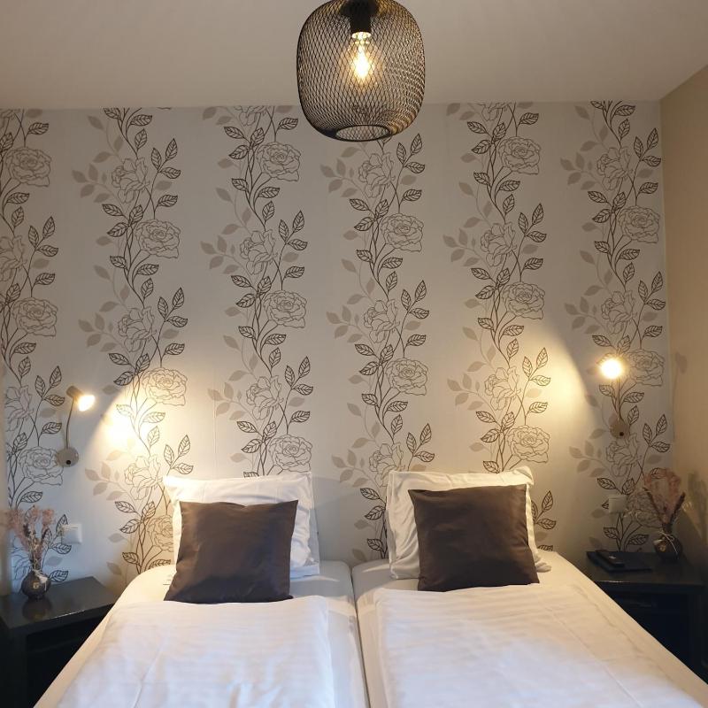 Standard Double Room image 3