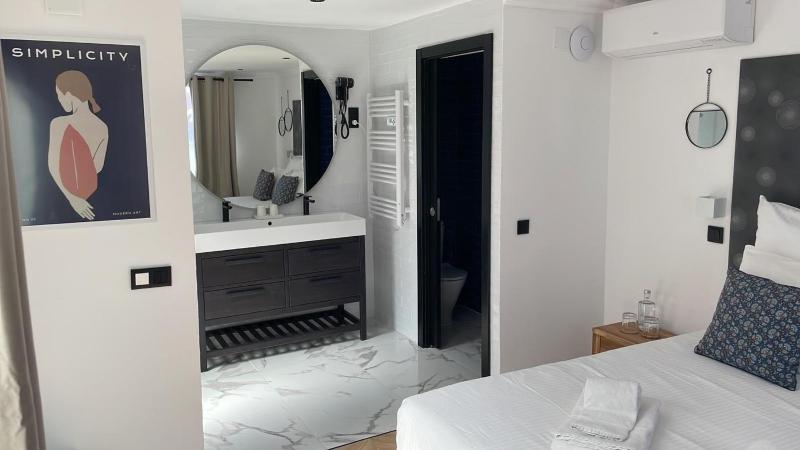 Double Room with Park View image 2