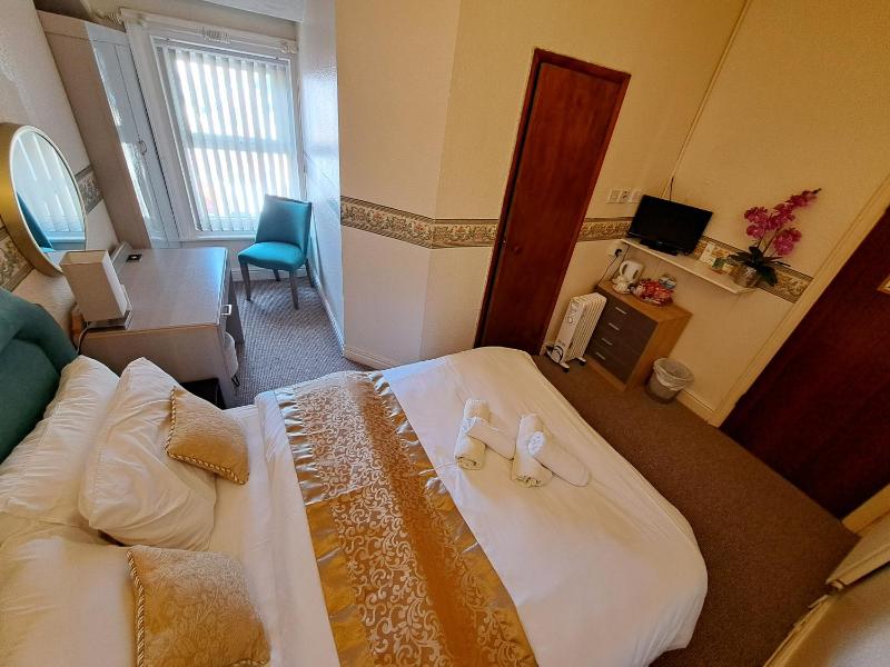 OYO Lily Hotel Blackpool - image 12