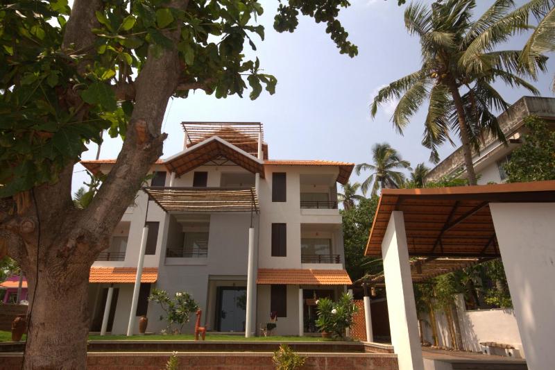 Thanal at the oceans edge - image 15