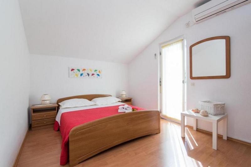 Family-friendly apartments with swimming pool Supetar Brac - 16774 - image 4
