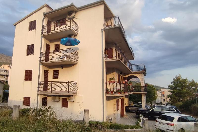 Apartments with parking space Stobrec Split - 20510 - image 1
