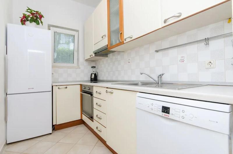Apartments with parking space Kastel Novi Kastela - 20997 - image 12
