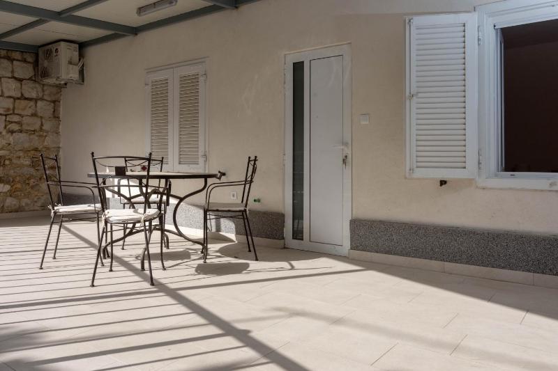Apartments by the sea Kastel Novi Kastela - 21006 - image 6