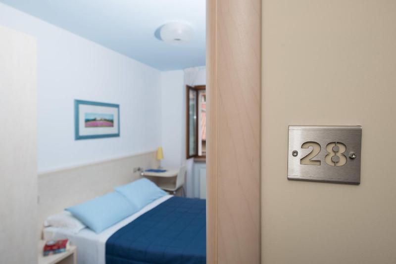 Single Room image 2