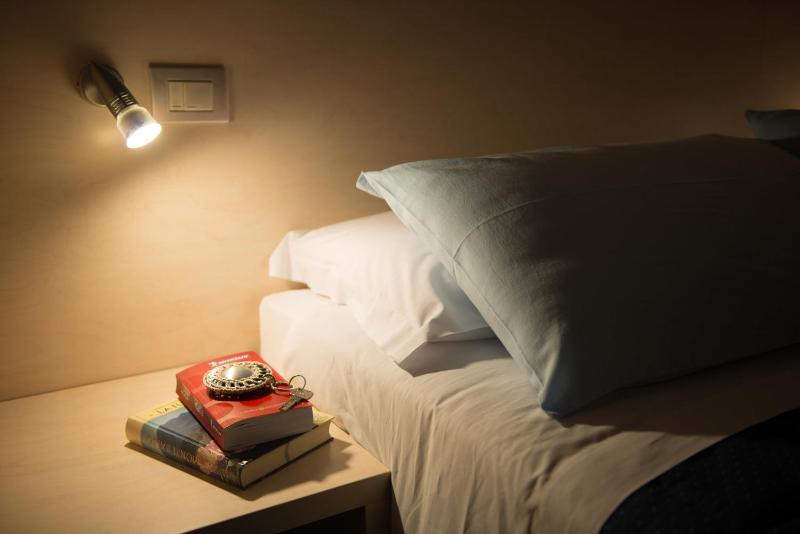 Single Room image 3