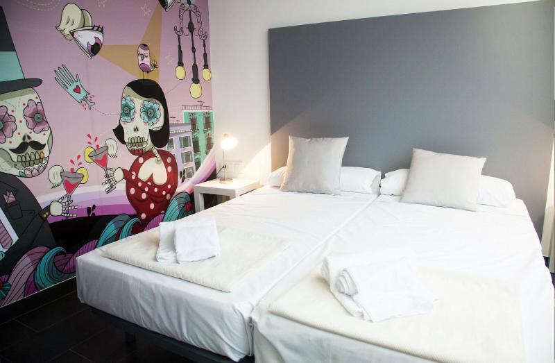Twin Room with Terrace image 4