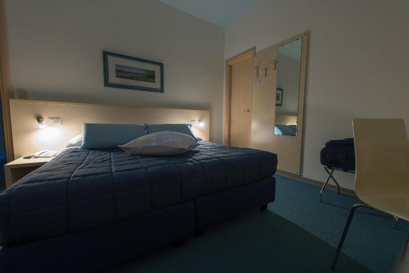 Superior Double or Twin Room with Balcony image 4