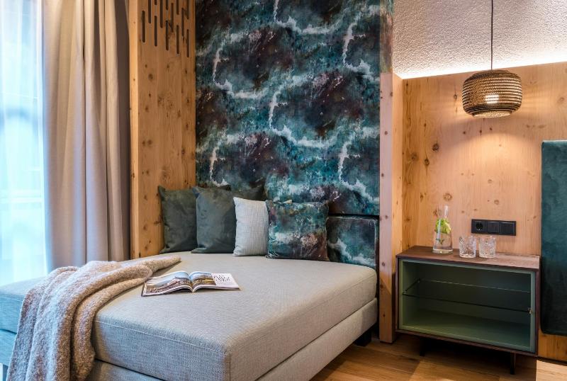 Deluxe Double Room with Balcony image 4