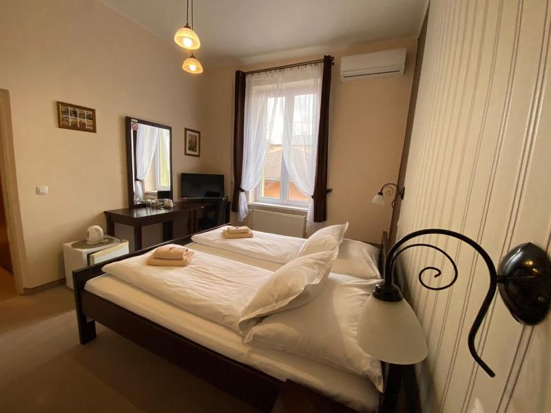 Double Room image 4