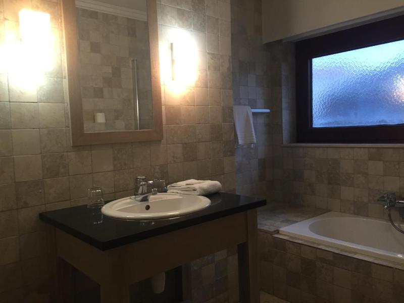 Large Double Room image 3