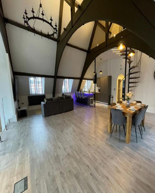 Central Luxurious Stylish Church Conversion - image 10