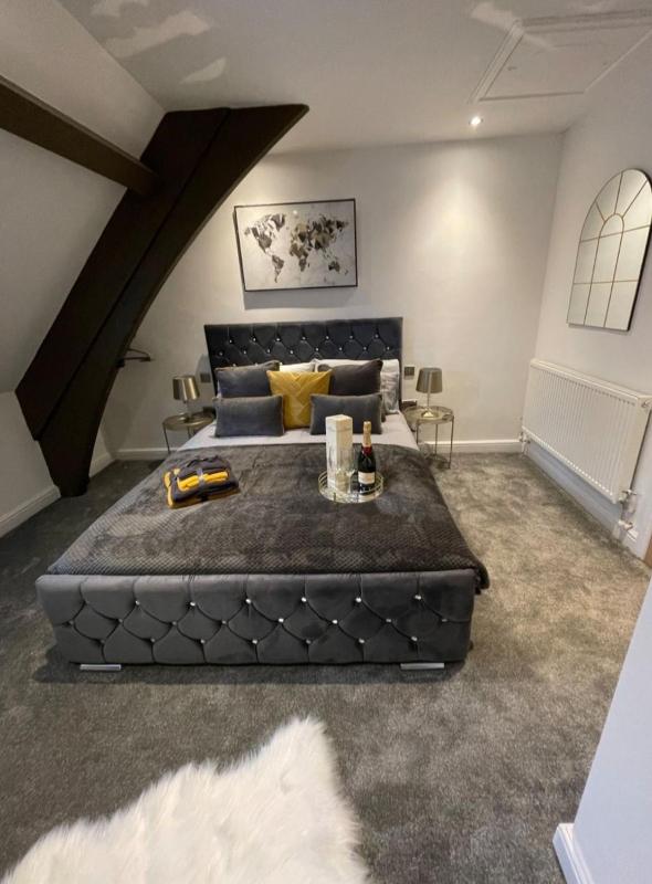 Central Luxurious Stylish Church Conversion - image 6