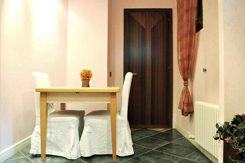 One-Bedroom Suite image 3