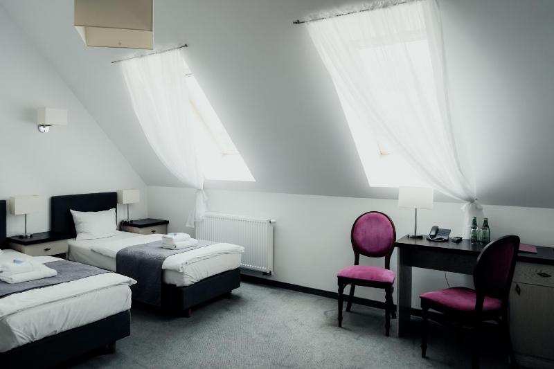 Standard Double Room image 3