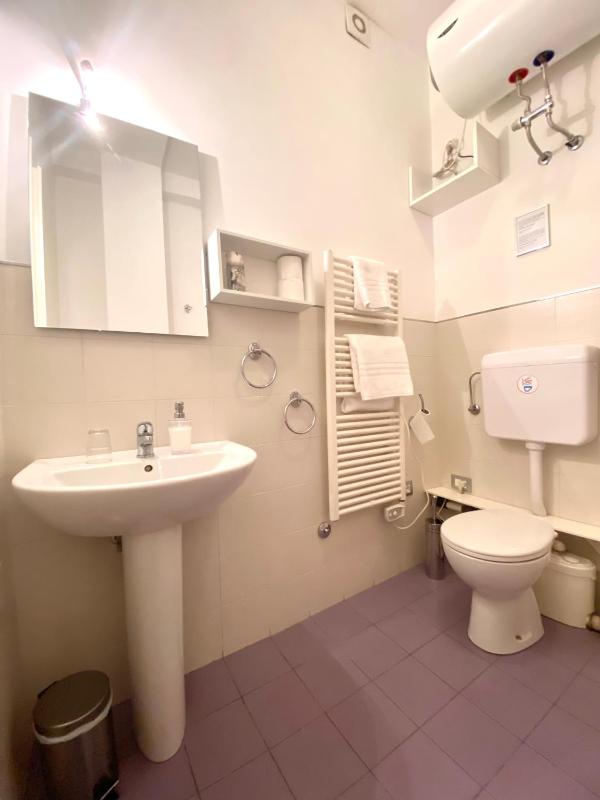 Triple Room with Private Bathroom image 3