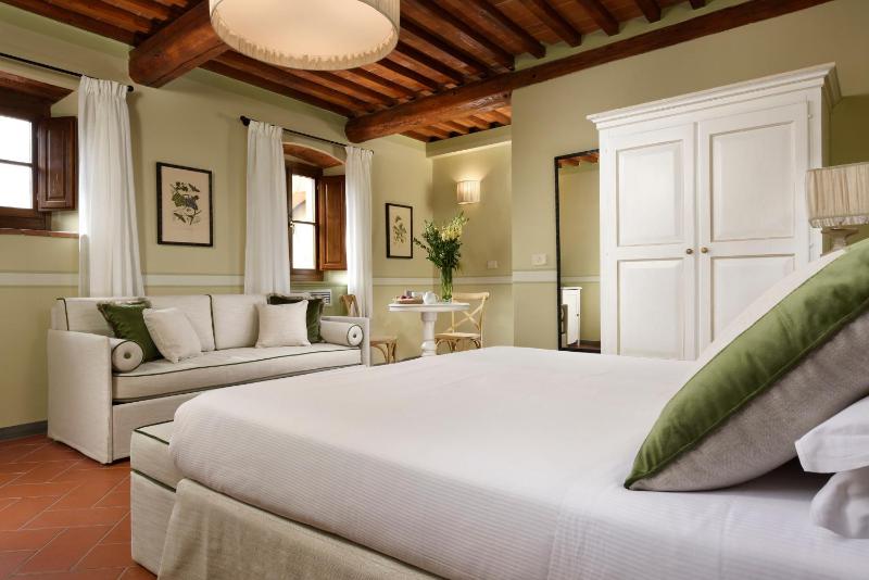 Deluxe Double or Twin Room image 3