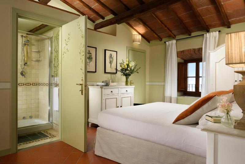 Deluxe Double or Twin Room image 4